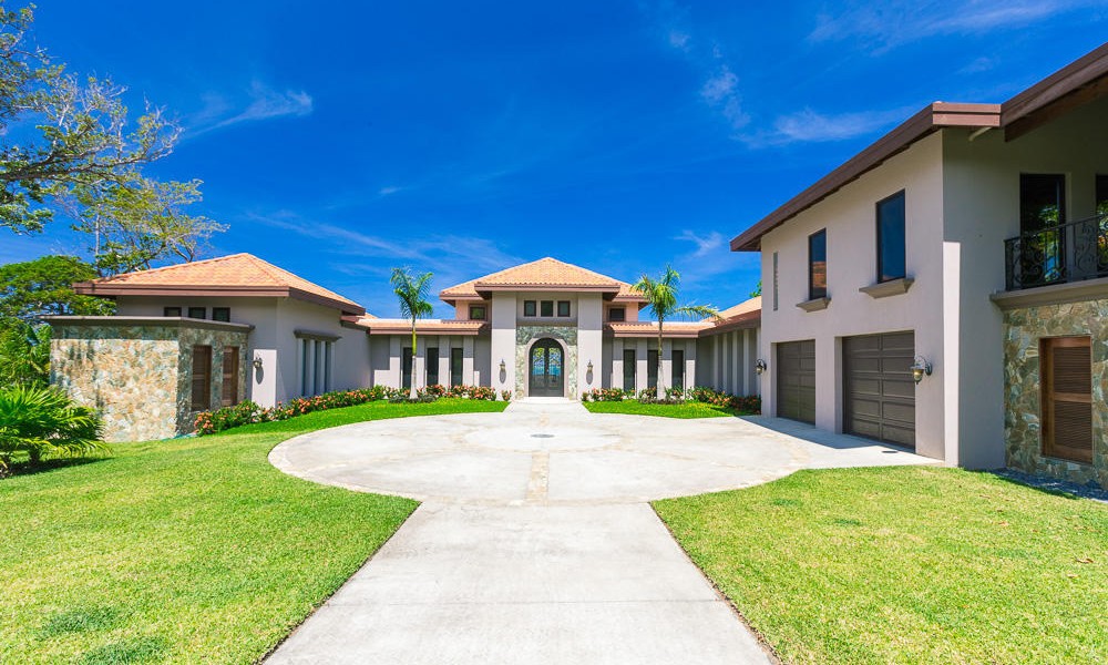 4 Bedroom Luxury Beachfront Home for Sale, Blue Harbour, Roatan 7th